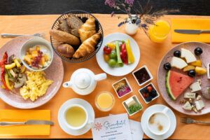 Superlecker vegan oder vegetarisch essen im Strandhotel Weißensee beim Tantra Retreat in Kärnten - Foto (c)UlrikeSchwab-6082